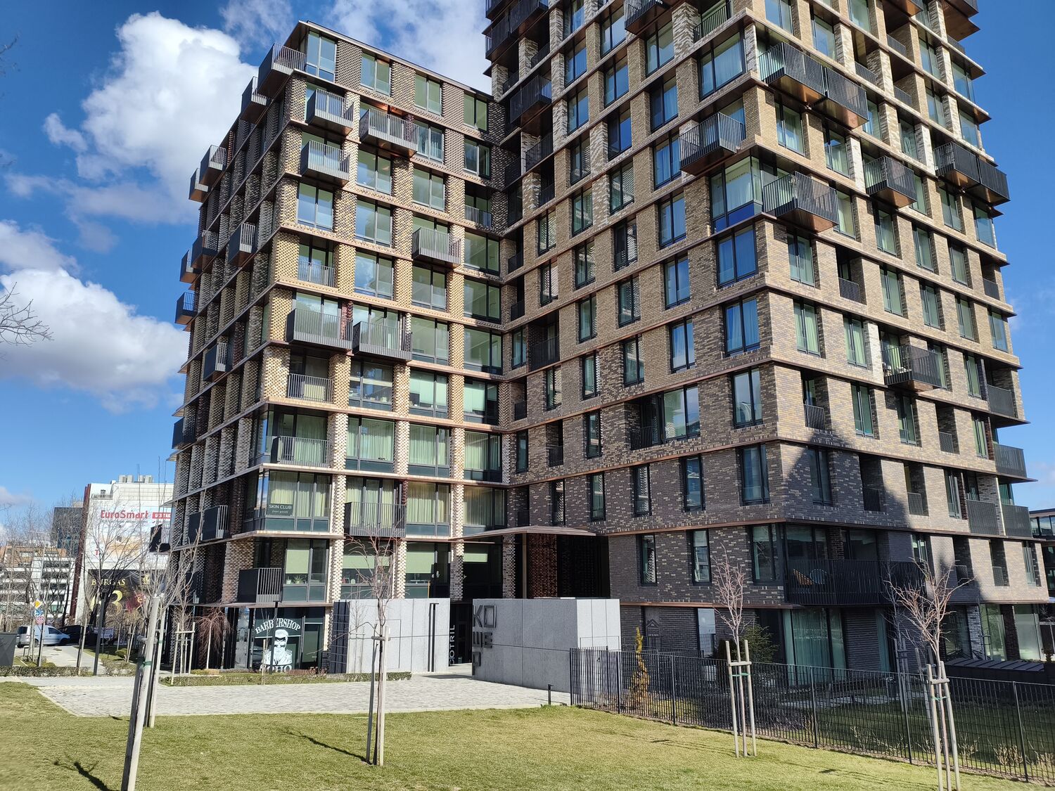 Основная камера 1x, день