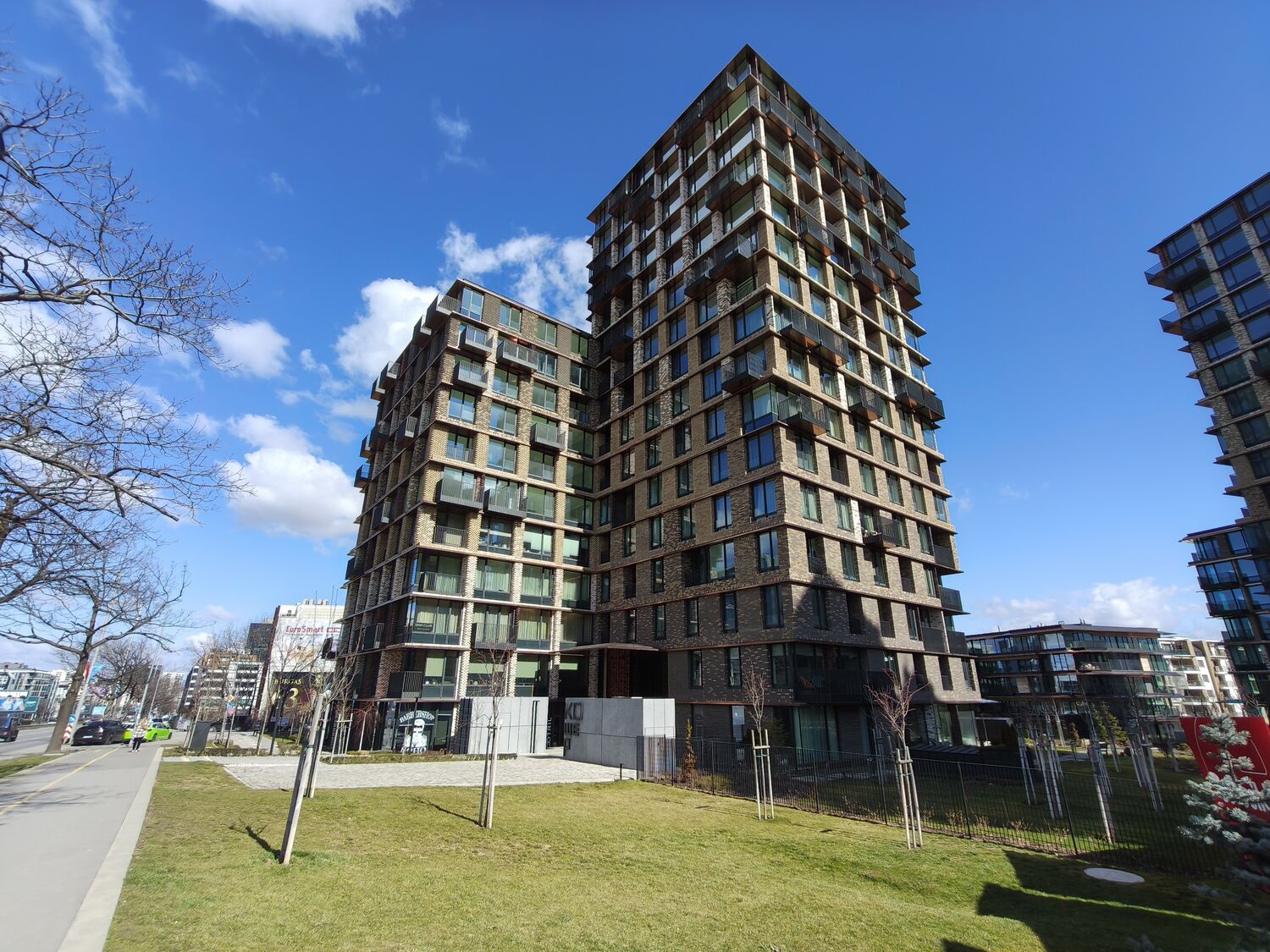 Сверхширокоугольная, день